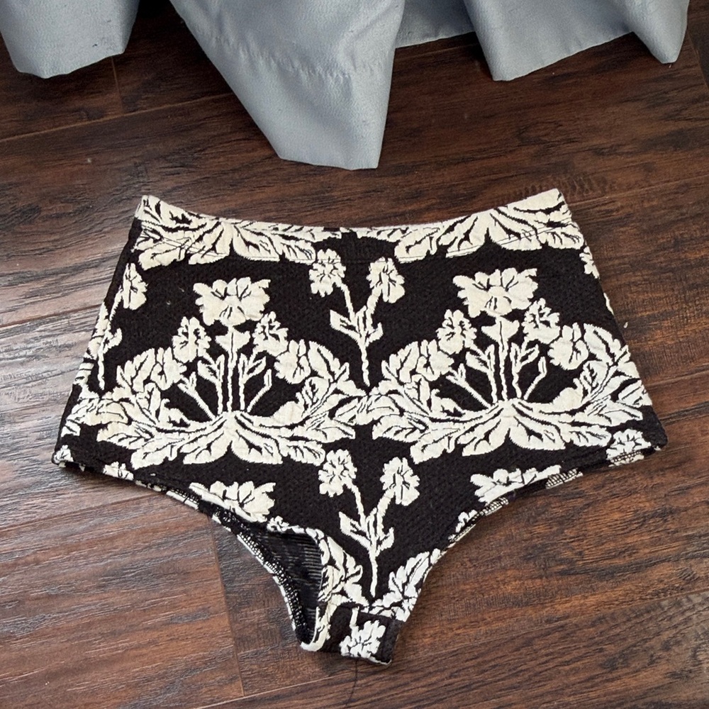 Floral Black and White Women's Intimate Shorts size small